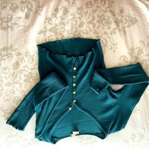 Long sleeve top with buttons. Blue/Green size XS